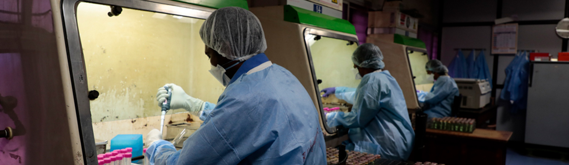 Image of scientist making vaccine Image of scientist making vaccine